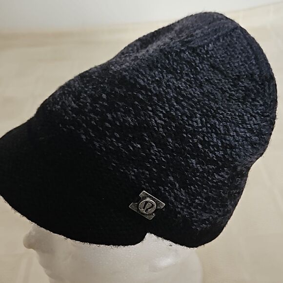 Lululemon Women's Knitted Winter Ball Cap Black/Gray One Size - Picture 7 of 16